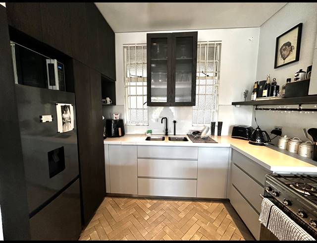2 BEDROOM APARTMENT FOR SALE IN HOUGHTON ESTATE